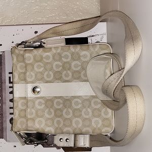 Coach white leather crossbody with silk lavender color interior, excellent 👌